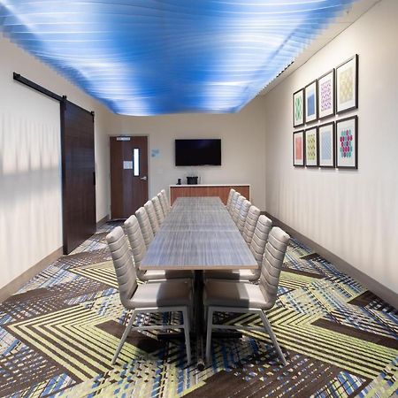 Holiday Inn Express & Suites - Goodland I-70 By Ihg Екстериор снимка