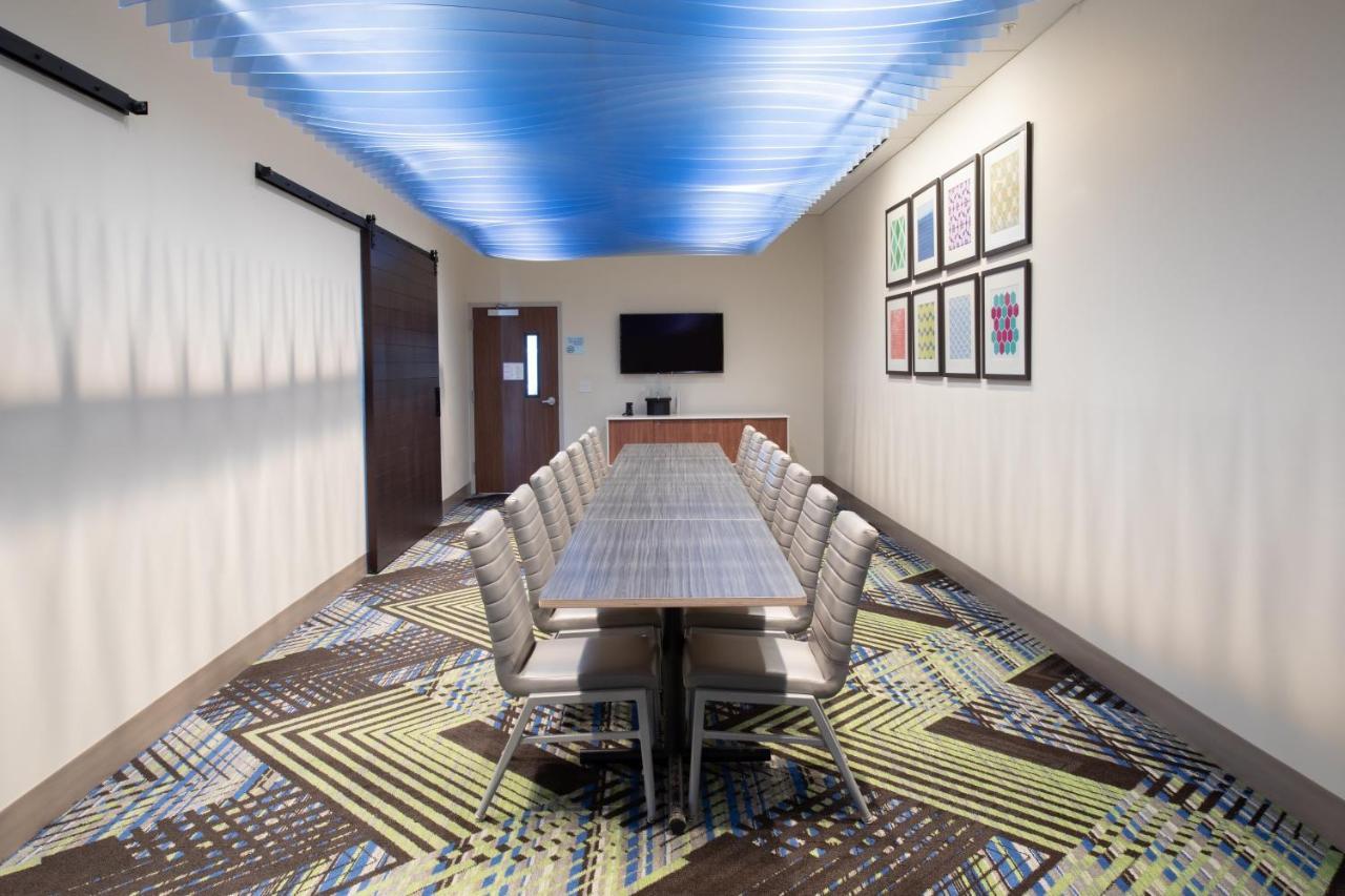Holiday Inn Express & Suites - Goodland I-70 By Ihg Екстериор снимка
