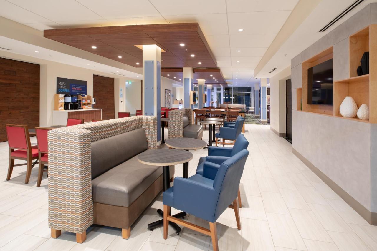 Holiday Inn Express & Suites - Goodland I-70 By Ihg Екстериор снимка