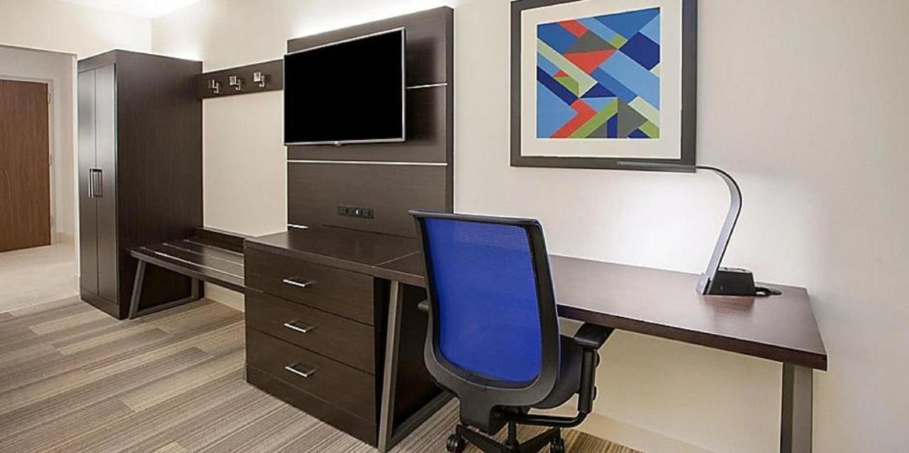 Holiday Inn Express & Suites - Goodland I-70 By Ihg Екстериор снимка